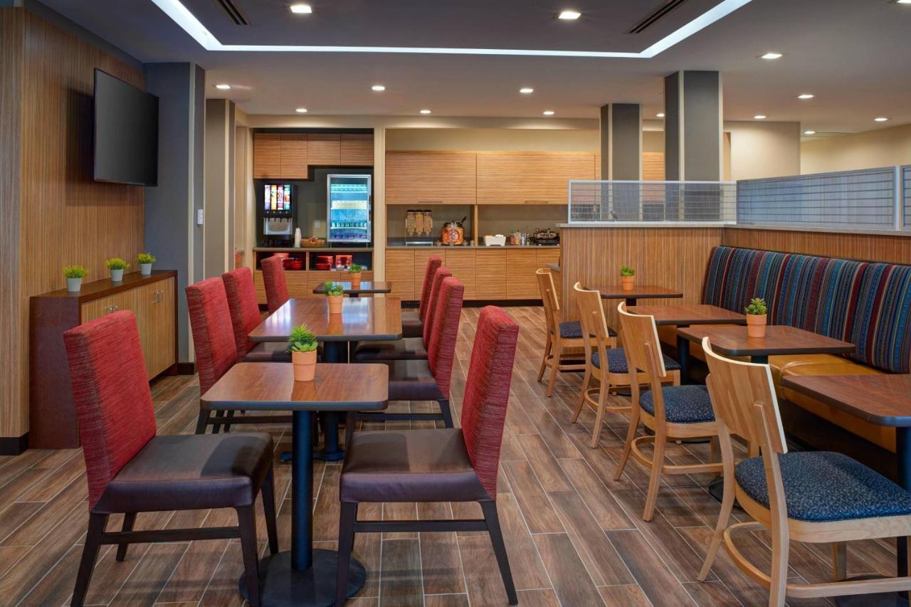 Towneplace Suites By Marriott Grand Rapids Airport Exteriör bild