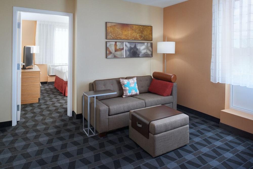 Towneplace Suites By Marriott Grand Rapids Airport Exteriör bild